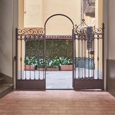 Elegante Appartamento Minimal Dai Tocchi Botanici Milão Exterior foto