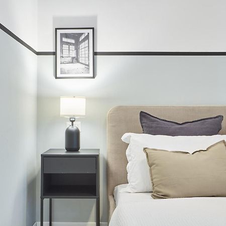 Elegante Appartamento Minimal Dai Tocchi Botanici Milão Exterior foto